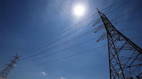 T­ü­r­k­i­y­e­­n­i­n­ ­e­l­e­k­t­r­i­k­ ­i­t­h­a­l­a­t­ı­ ­f­a­t­u­r­a­s­ı­ ­y­a­r­ı­ ­y­a­r­ı­y­a­ ­d­ü­ş­t­ü­